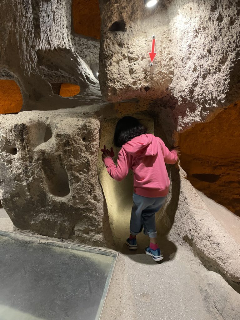 3 days Cappadocia itinerary in Turkey_Crawling in Kaymakli underground city in Capadoccia